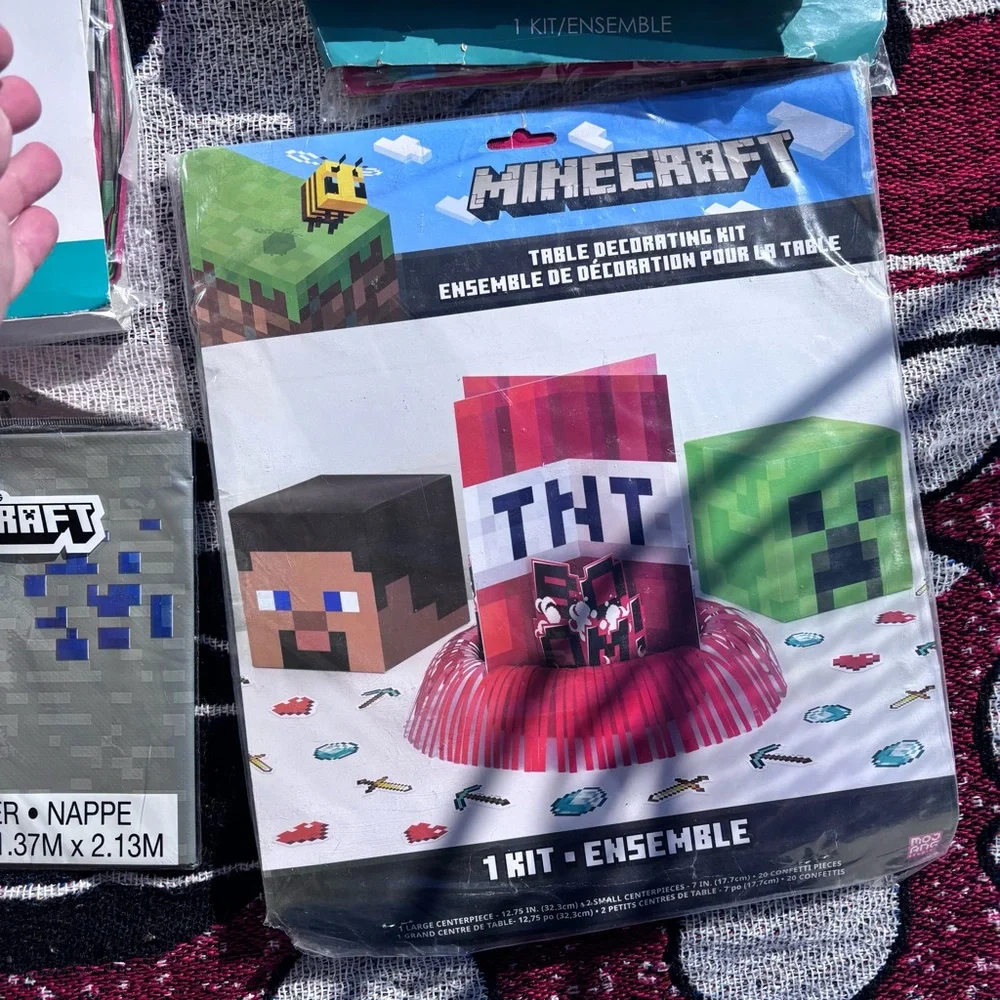 MINECRAFT BIRTHDAY PARTY LOT SET OF SIX LANTERNS CENTERPIECE BANNER TABLECLOTH
